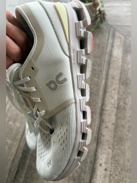 CLOUD X 4 - WOMENS 8.5 ivory sand color gently used - Picture 6 of 11